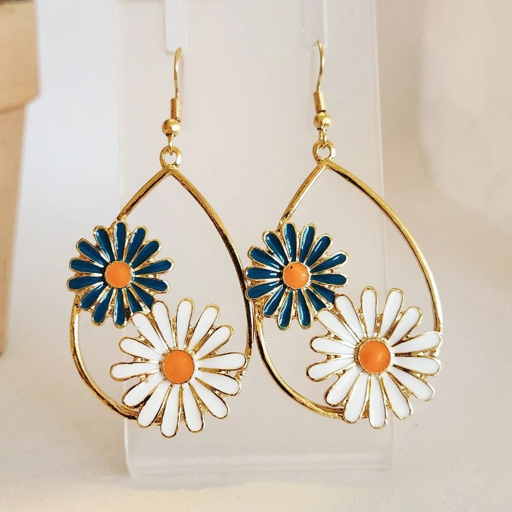 Gold Tone Blue White Enamel Daisy‎ Teardrop Dangle Earrings Floral Fishhook